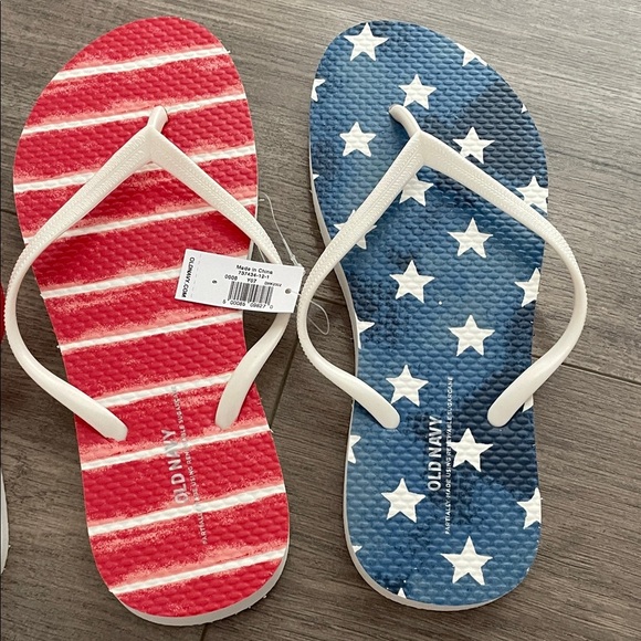 🎄Old Navy Red and Blue, Christmas Flip Flops bundle size 6 - Picture 4 of 5